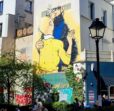 Une fresque géante de Tintin sur une façade